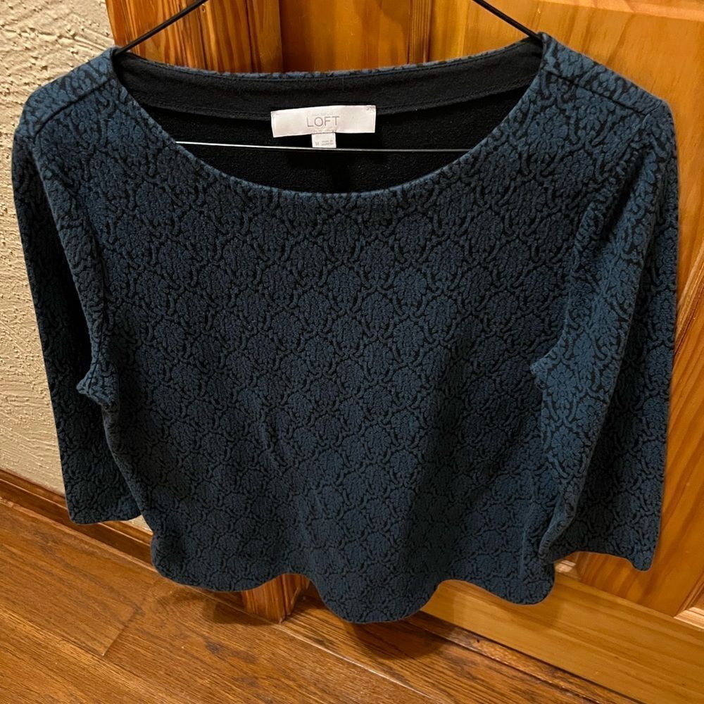 Loft size M teal patterned top